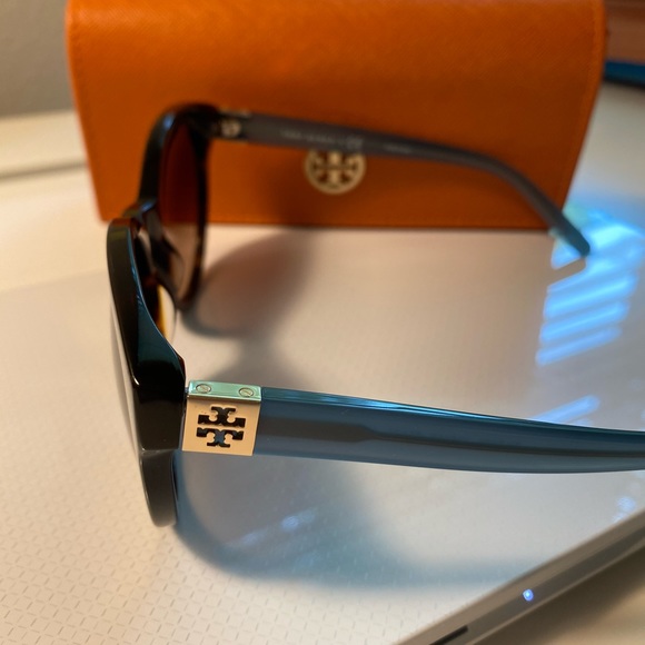 Tory Burch Sunglasses - Picture 4 of 12